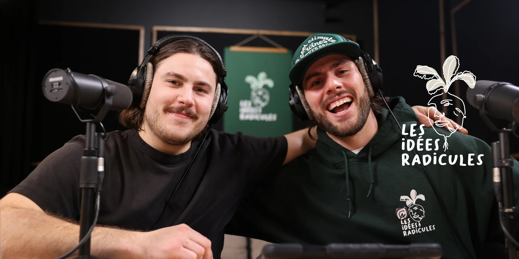 Mike et Jean-William à la table d'enregistrement de leur podcast, Les idées Radicules
